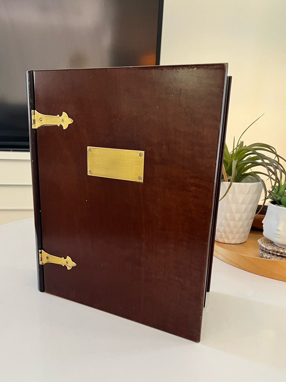 THE BOMBAY COMPANY Wooden Book
Memory Photo/ Keepsake Box 1991 wood brass large